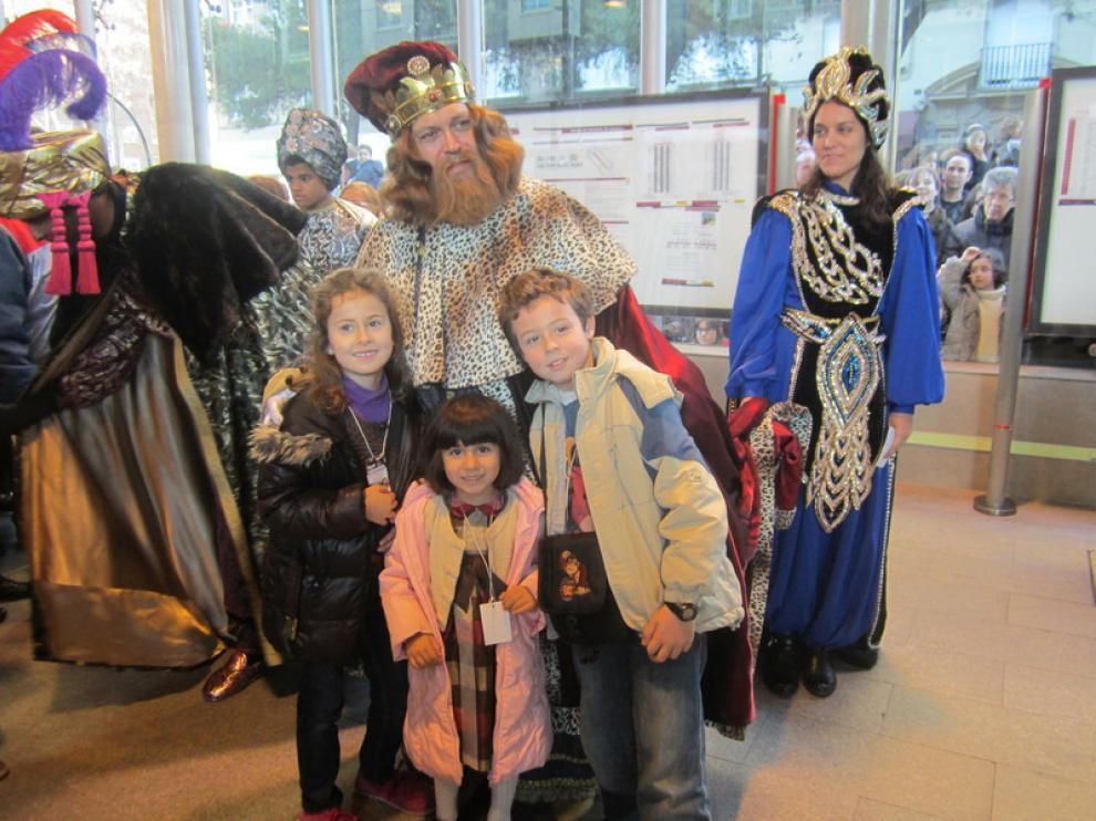 Los Reyes Magos a su llegada a la estación de Goya