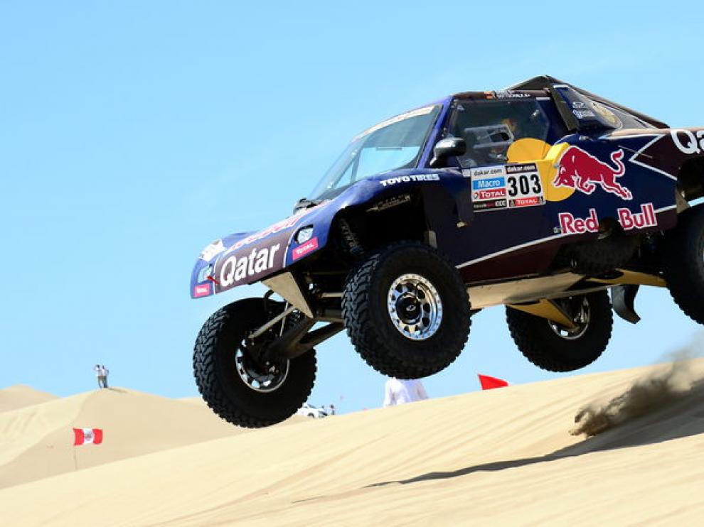 Cárlos Sainz al volante de su vehículo
