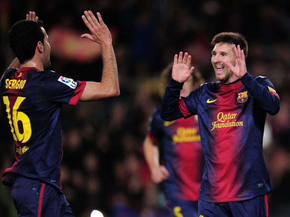 Messi celebra un gol con sus compañeros