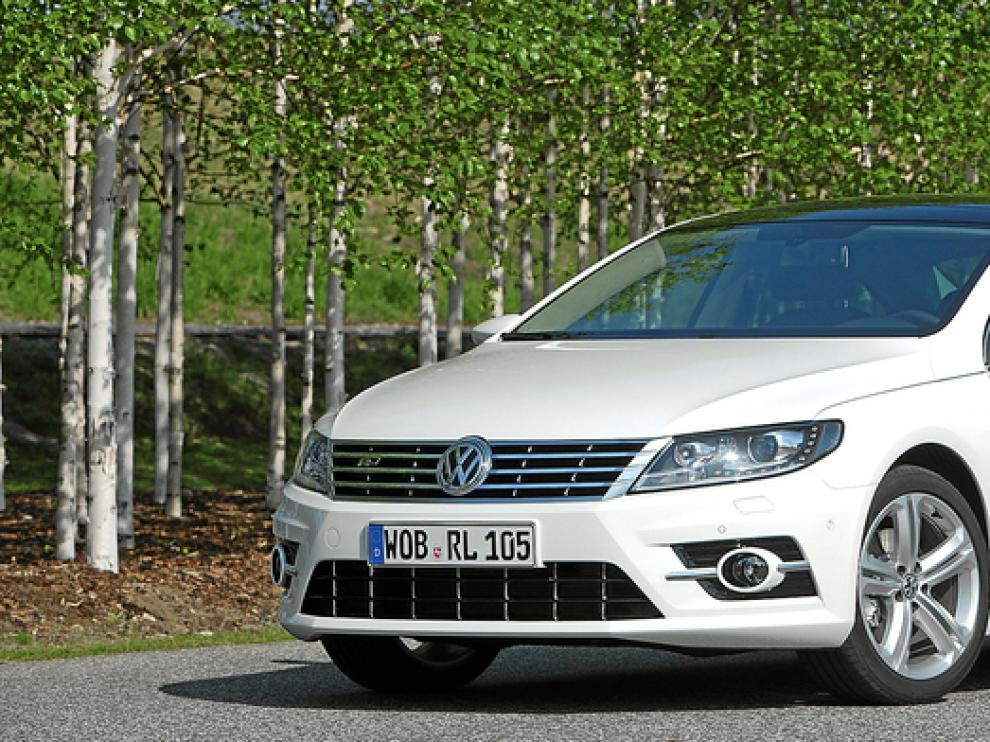 La compañía ha lanzado las nuevas líneas R-Line para las gamas Passat, Passat Variant y CC
