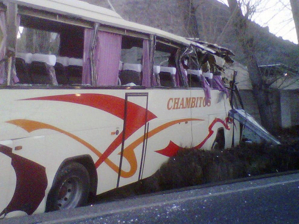 Estado en el que ha quedado el autobús accidentado
