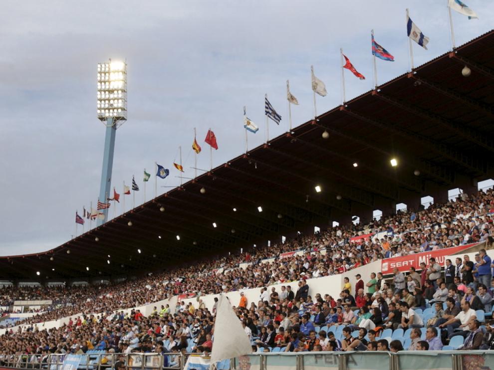 Tribuna este del recinto municipal