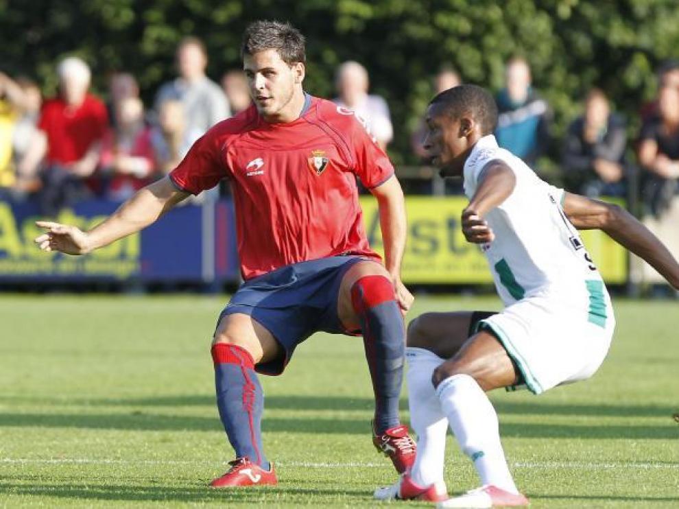 El defensa rojillo se incorpora al SD Huesca hasta julio de 2013