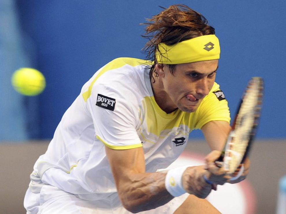 David Ferrer devuelve una bola