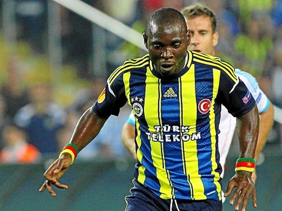 Bienvenue, con el uniforme del Fenerbahce