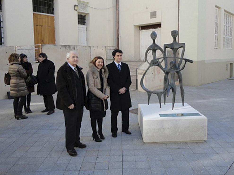 Inauguración de la escultura donada por Jhon Deere en Huesca