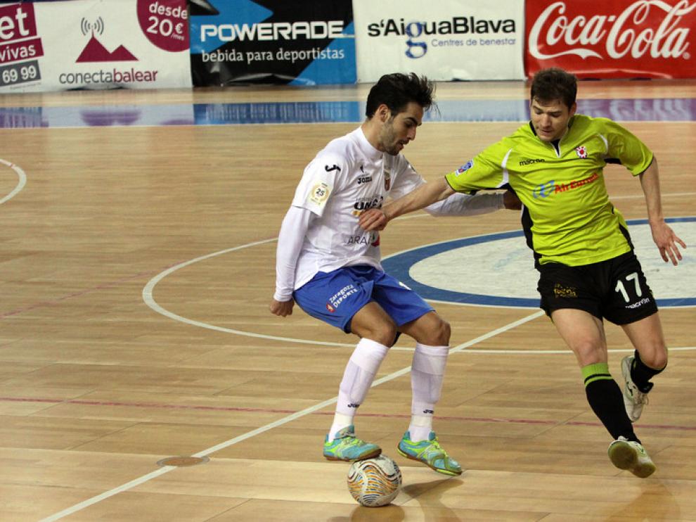 Vega presiona a Chicho, del Umacon Zaragoza