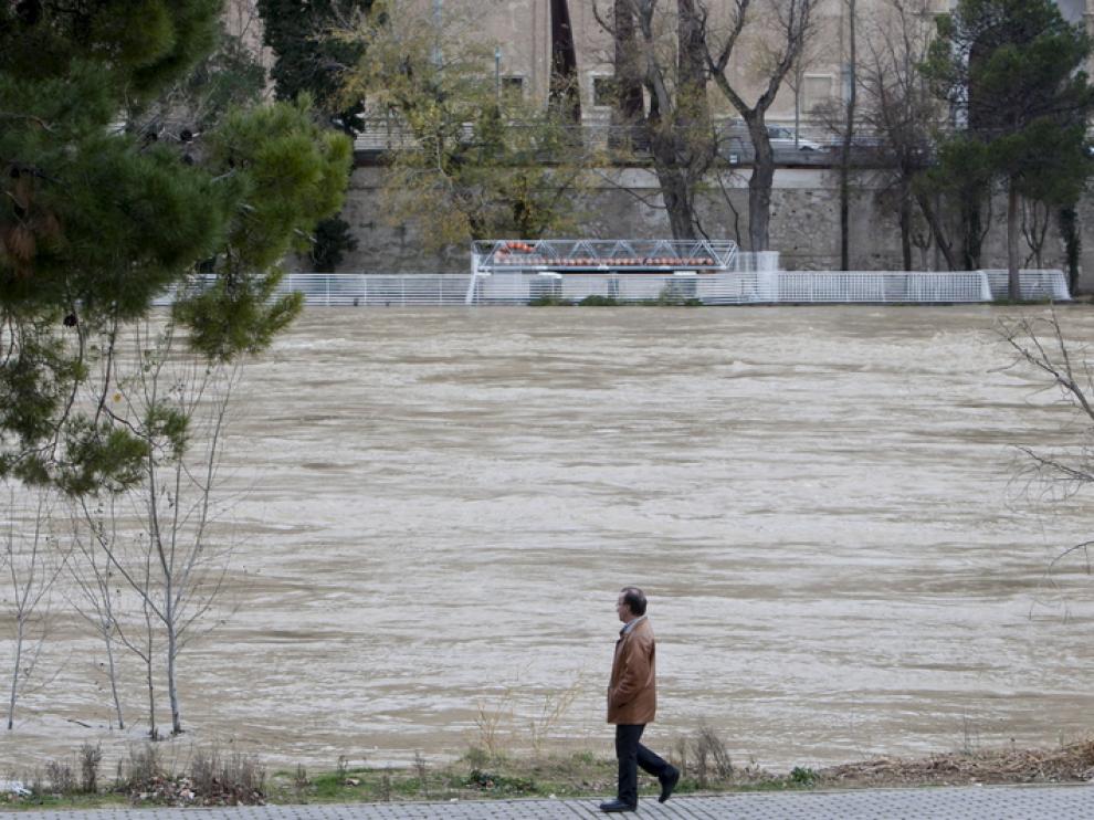 El Ebro, a su paso por Zaragoza.
