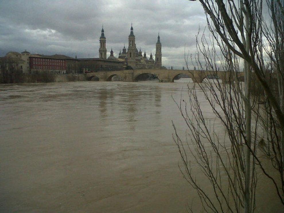 Crecida del Ebro a su paso por Zaragoza