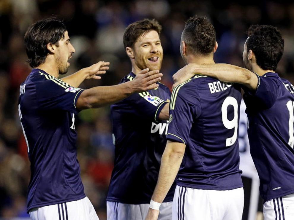 Khedira celebró el gol con sus compañeros