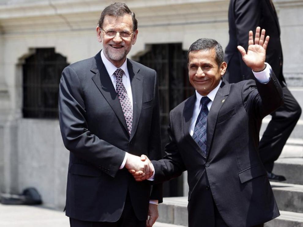 Rajoy y Humala posan para los medios.