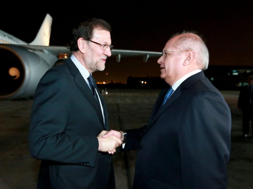 Rajoy fue recibido en el aeropuerto por el ministro peruano de Defensa, Pedro Cateriano