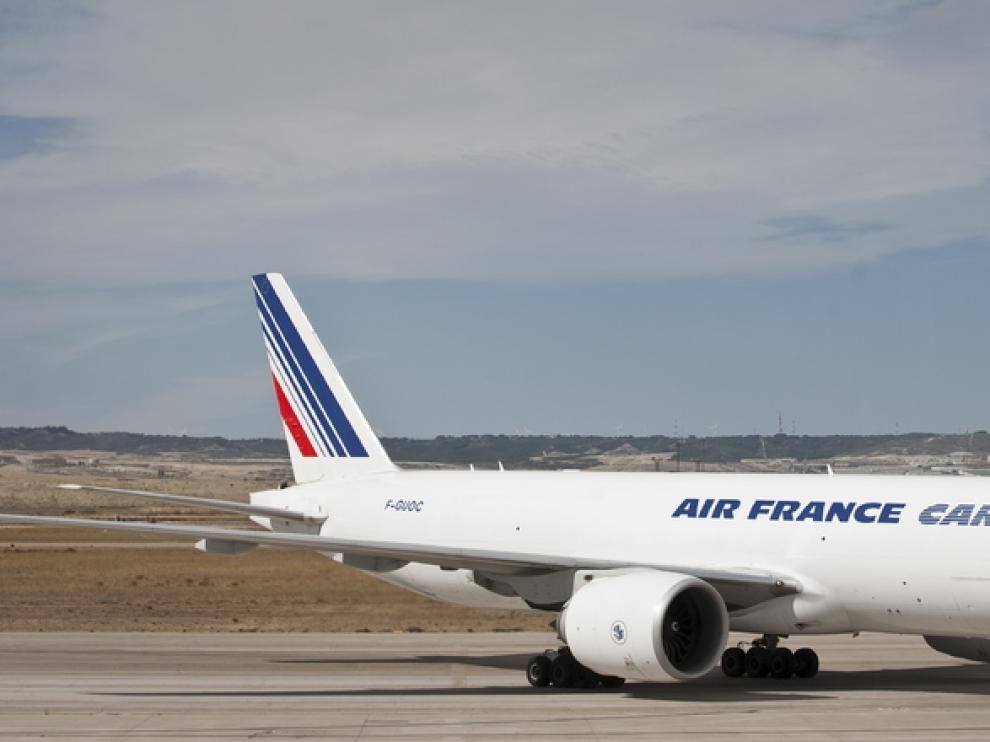 Un avión de Air France, en el aeropuerto de Zaragoza