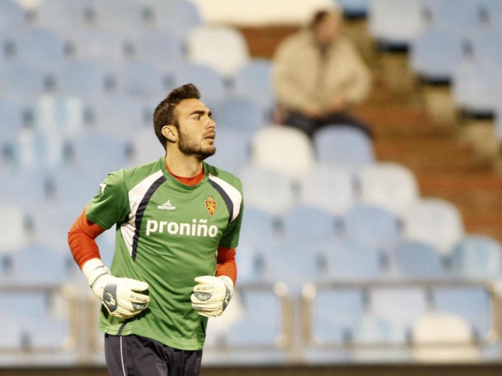 Roberto, en el calentamiento de un partido