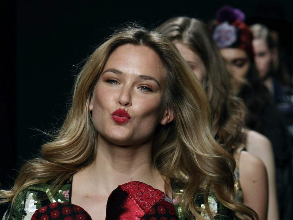 Bar Refaeli desfila para Desigual