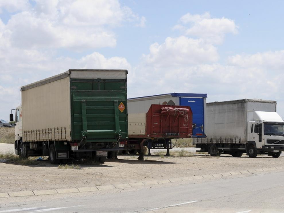 Camiones parados por falta de actividad en la Ciudad del Transporte