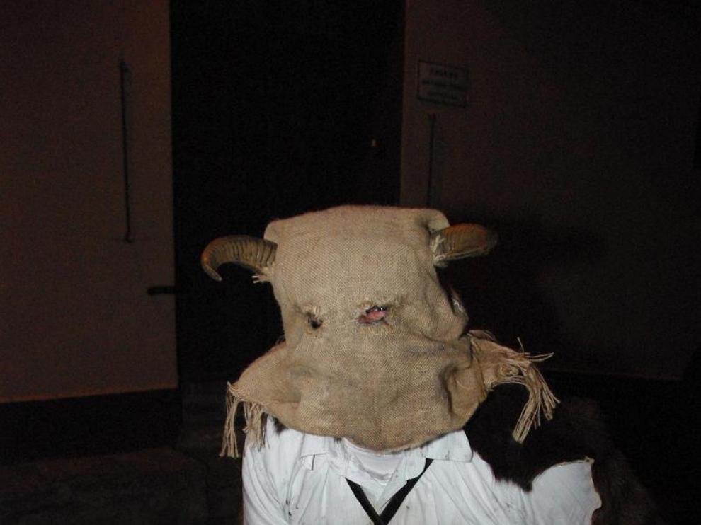 Un 'fiero', personaje típico de los carnavales de Agüero
