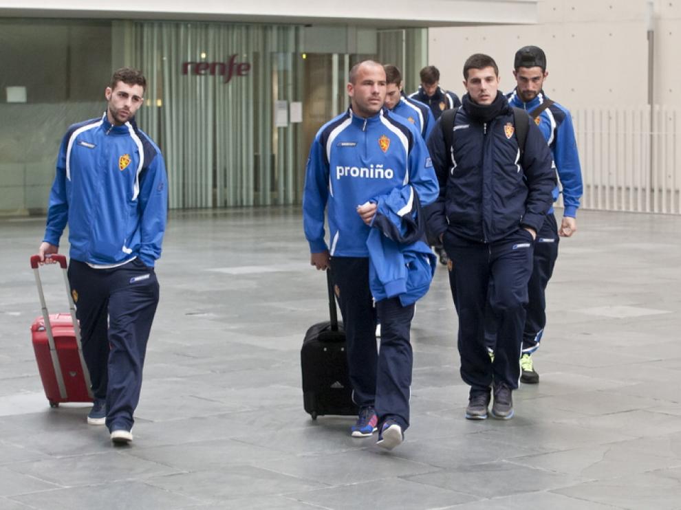 Los jugadores del Real Zaragoza parten hacia Málaga