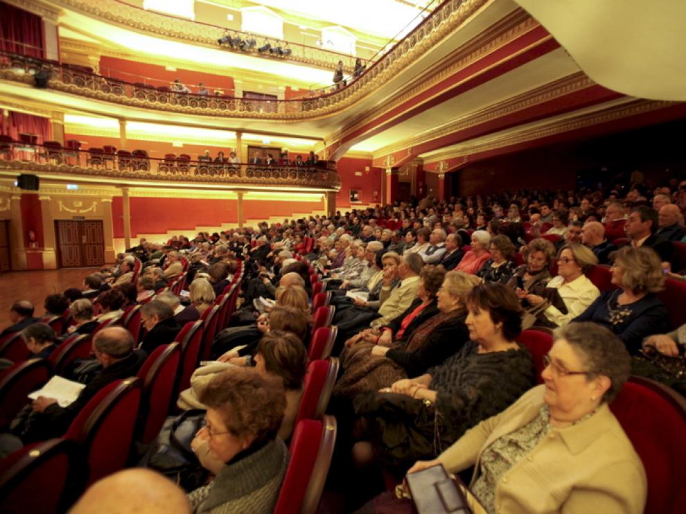 Público del Teatro Olimpia de Huesca.