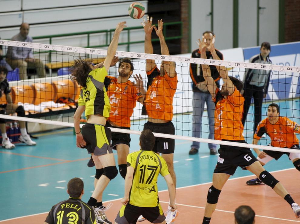 Partido entre el CAI Teruel y el CV Zaragoza