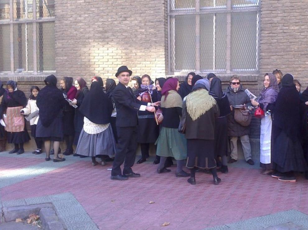Durante la concentración muchos de los asistentes se han vestido de época