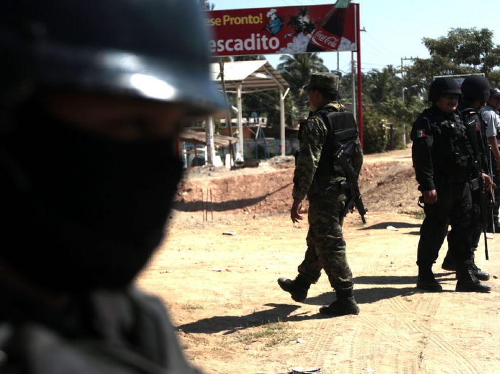 Militares y policías federales realizan un operativo