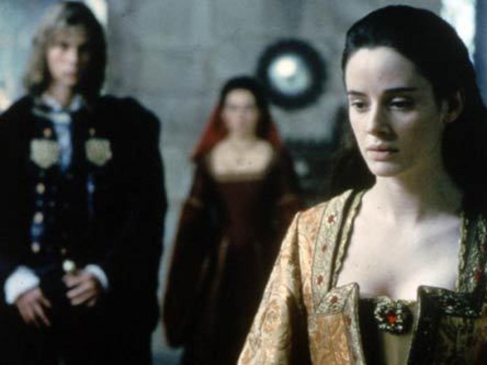 La película, dirigida por Vicente Aranda, está protagonizada por Pilar López de Ayala