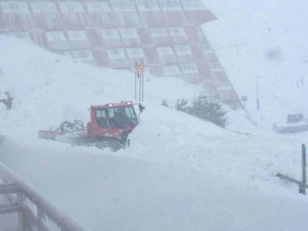 Imágenes del temporal de nieve y viento que azota la comunidad