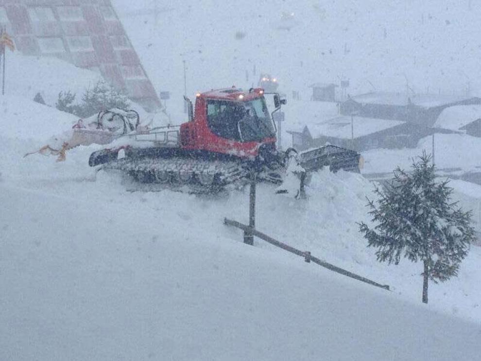 Imágenes del temporal de nieve y viento que azota la comunidad