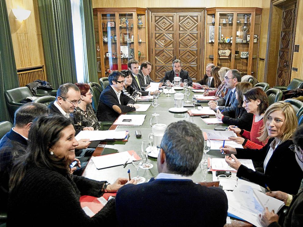 Una reunión de 10 minutos cuesta 7.000 euros en dietas
