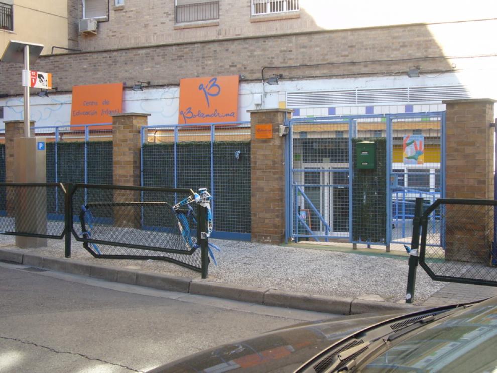 Valla rota frente a la guardería Bolandrina