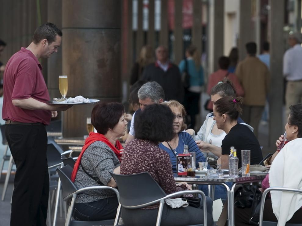 Camarero, uno de los empleos más ofertados en el primer trimestre en Aragón