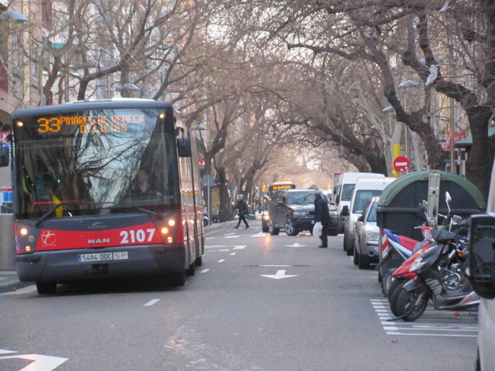 Autobuses, a su paso por la avenida de América