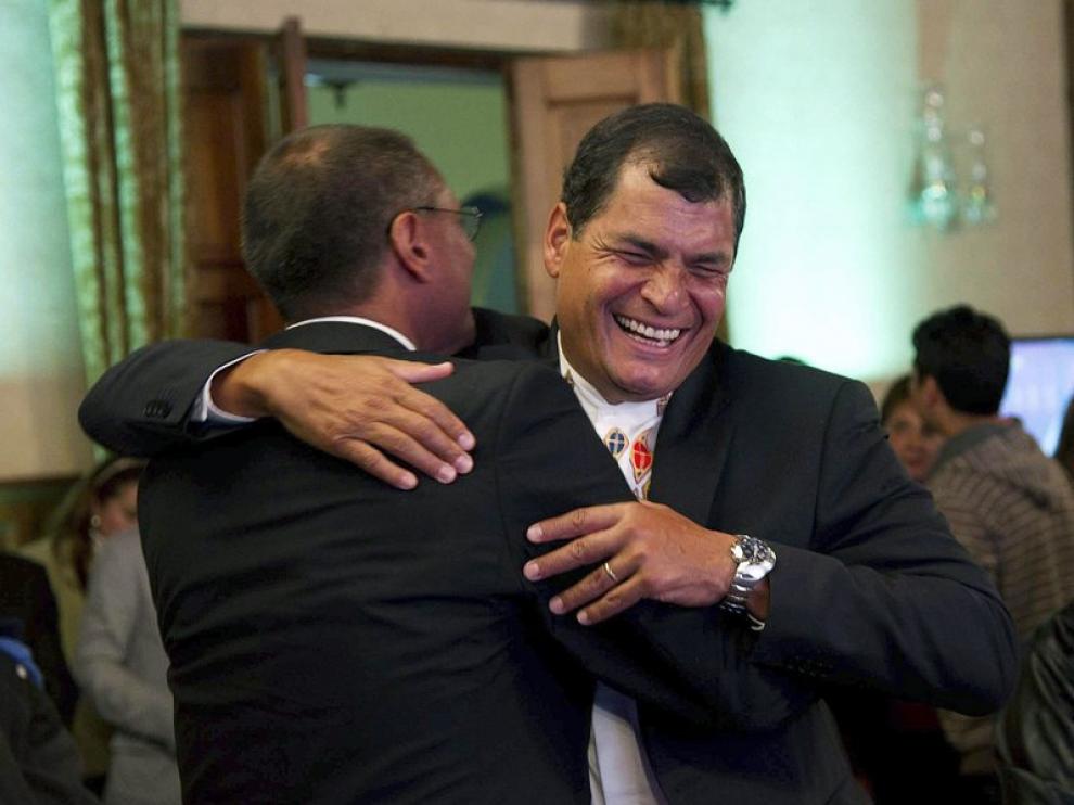 Rafael Correa celebró el resultado con sus partidarios.