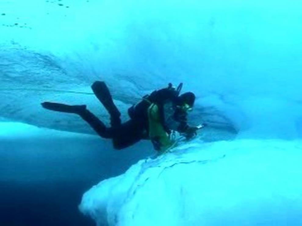 Buceo bajo hielo