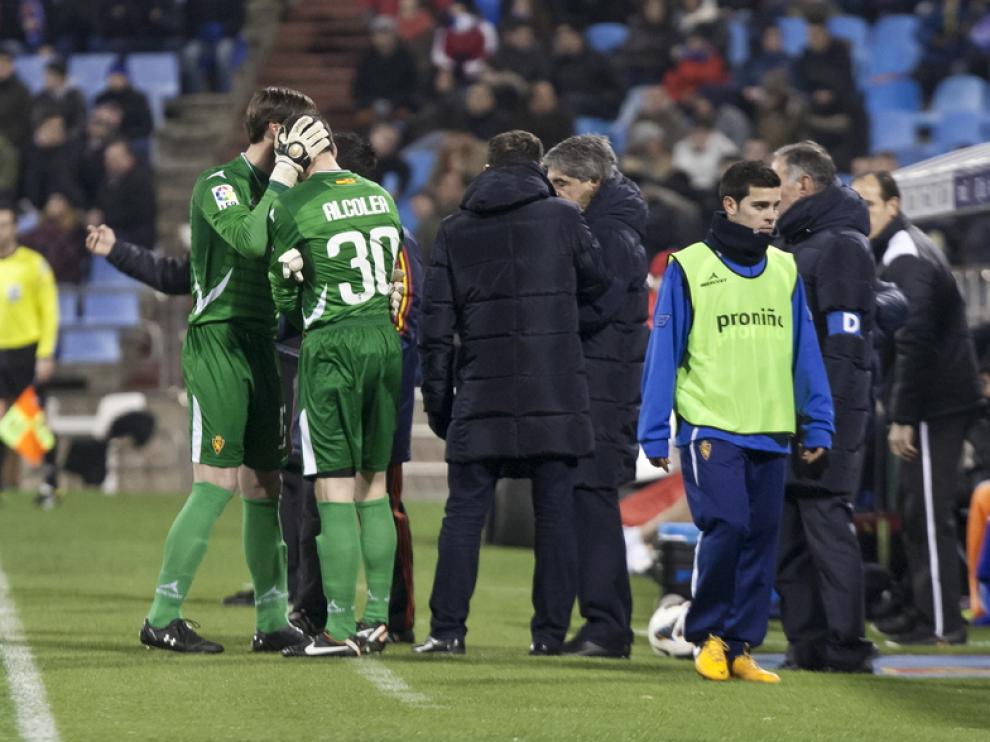 Leo Franco abraza a Pablo Alcolea