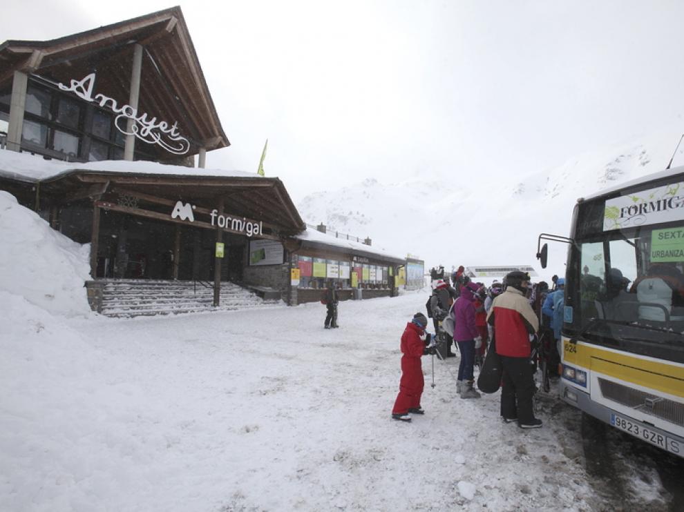 Estacionamiento de los remontes de Anayet