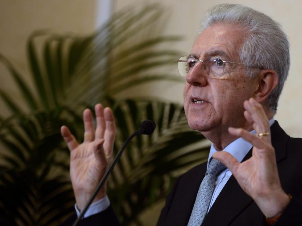 El primer ministro italiano Mario Monti en rueda de prensa.