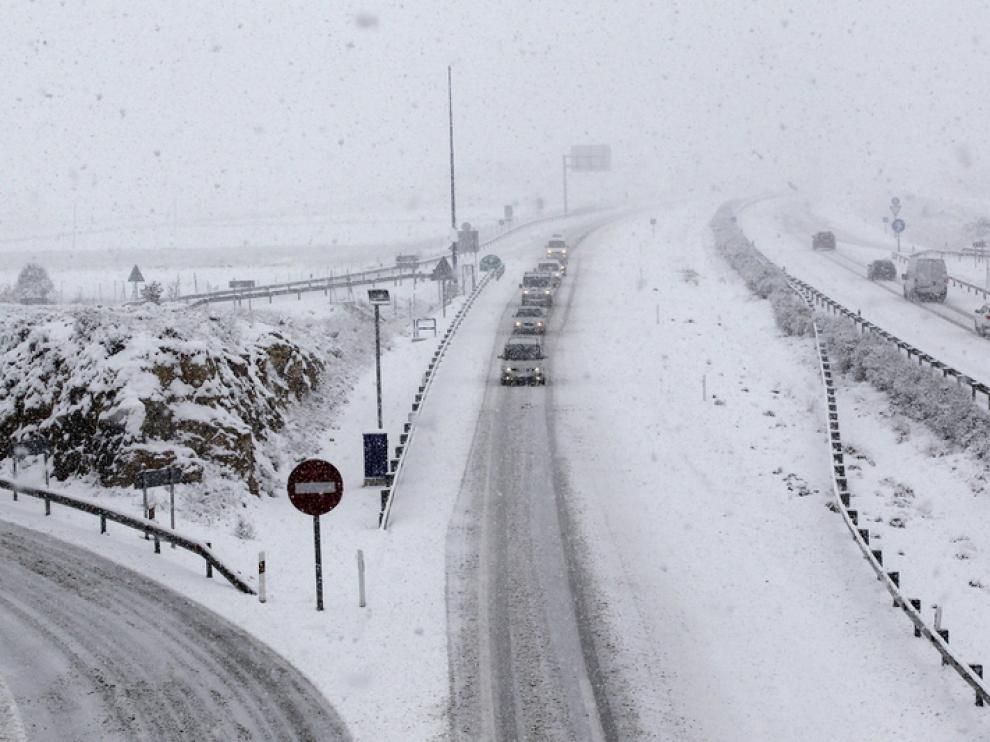 Aspecto de la autovía mudéjar nevada este jueves