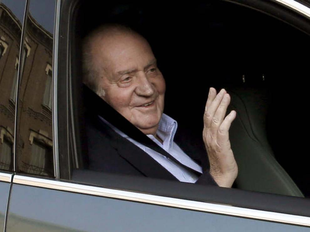El Rey, a su llegada a la clínica