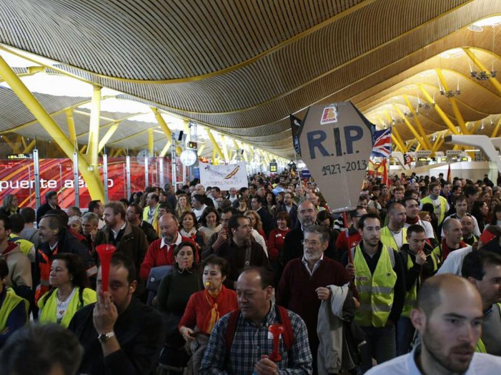 Protesta de los trabajadores de Iberia en Barajas.