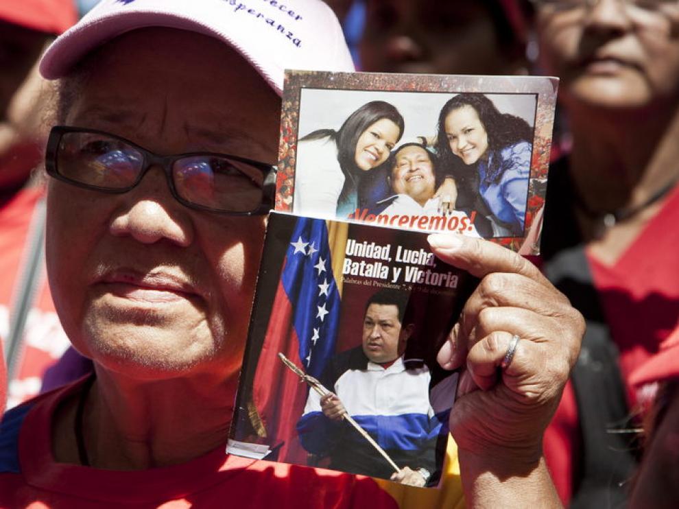 Participantes en una misa por la salud de Hugo Chávez, este lunes, en Caracas.