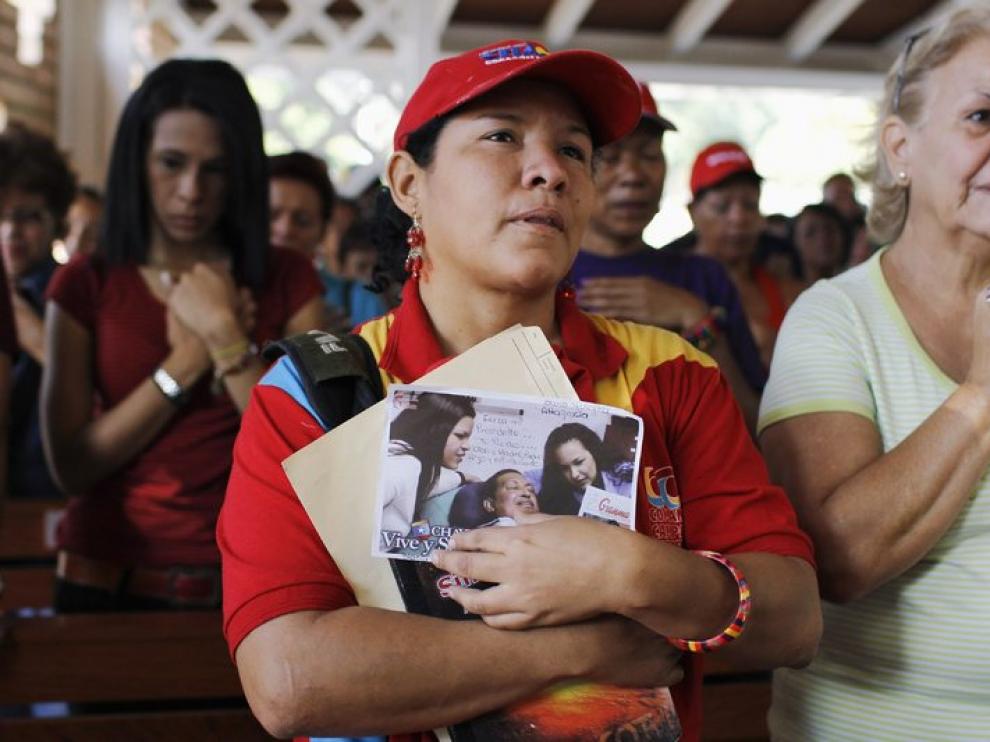 Seguidores de Hugo Chávez, pendientes de la evolución del presidente venezolano