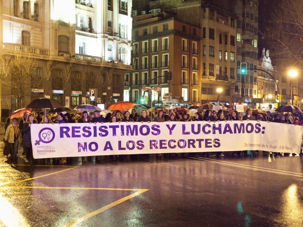 Cientos de personas reivindican en Zaragoza la igualdad de la mujer en el trabajo