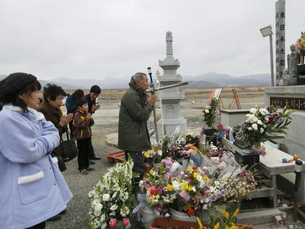 Oraciones por los fallecidos en el terremoto de 2011