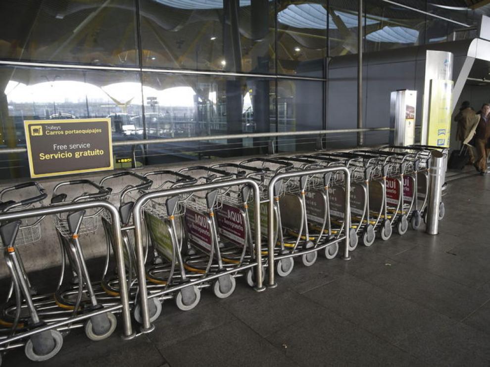 Carros de equipajes en Barajas