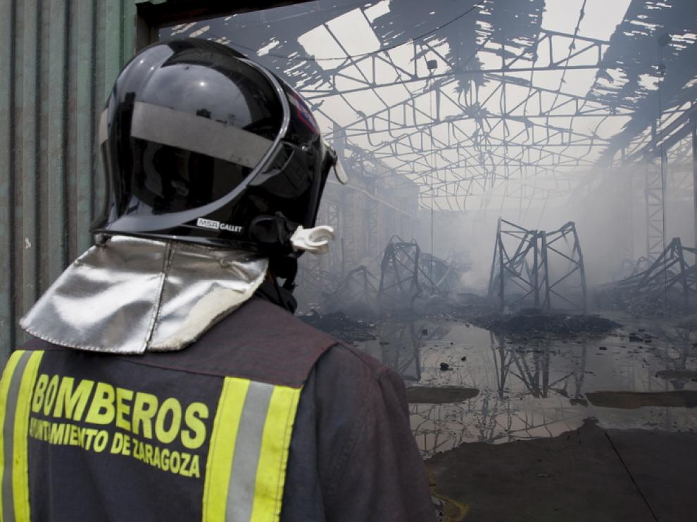 Extinción de un incendio en Cogullada