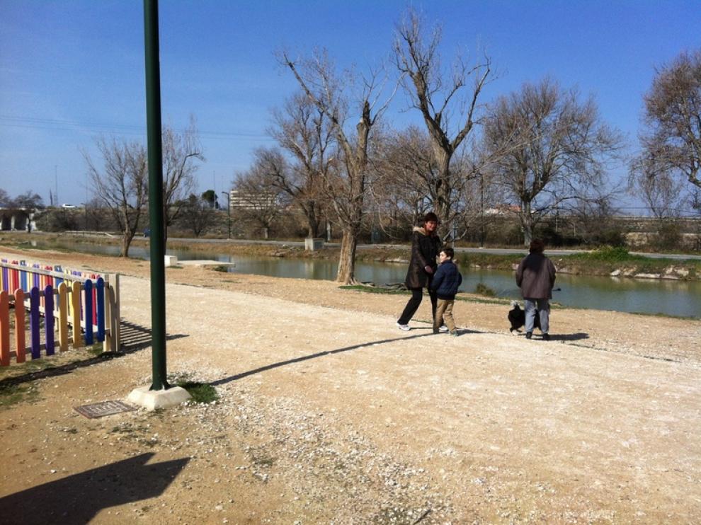 Imagen del camino junto al Canal
