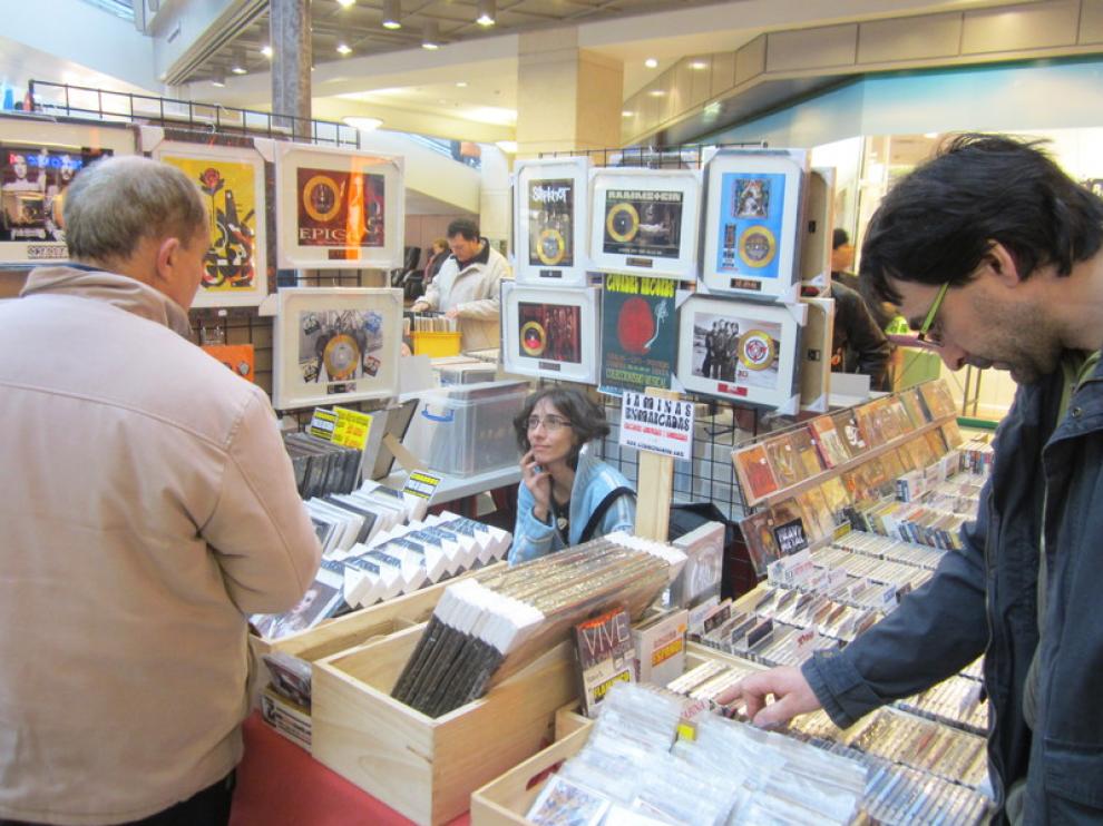 La feria está situada en uno de los pasillos del centro comercial Augusta