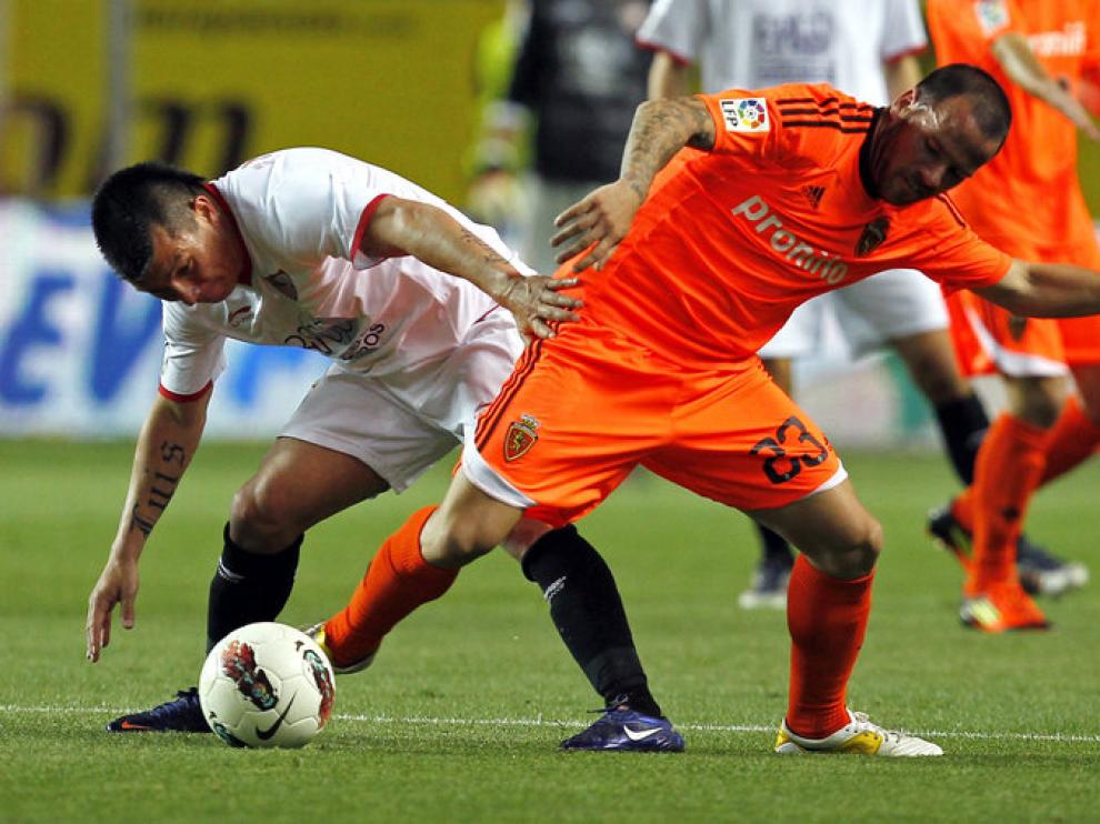 El Real Zaragoza, durante un partido en el Pizjuán